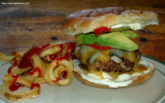 Read more about the article Avocado Chipotle Cheeseburger