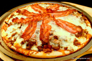 Read more about the article Western Bacon Cheese Burger Pizza