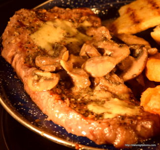 Read more about the article Garlic Lovers Date Night Steak