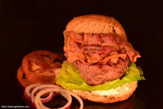 Read more about the article Bacon Bacon Bacon Burgers