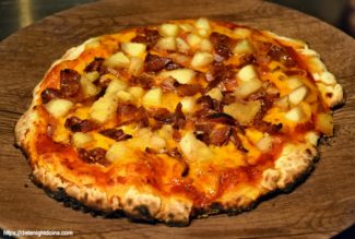 Read more about the article Apple Bacon Smoked Cheddar Pizza